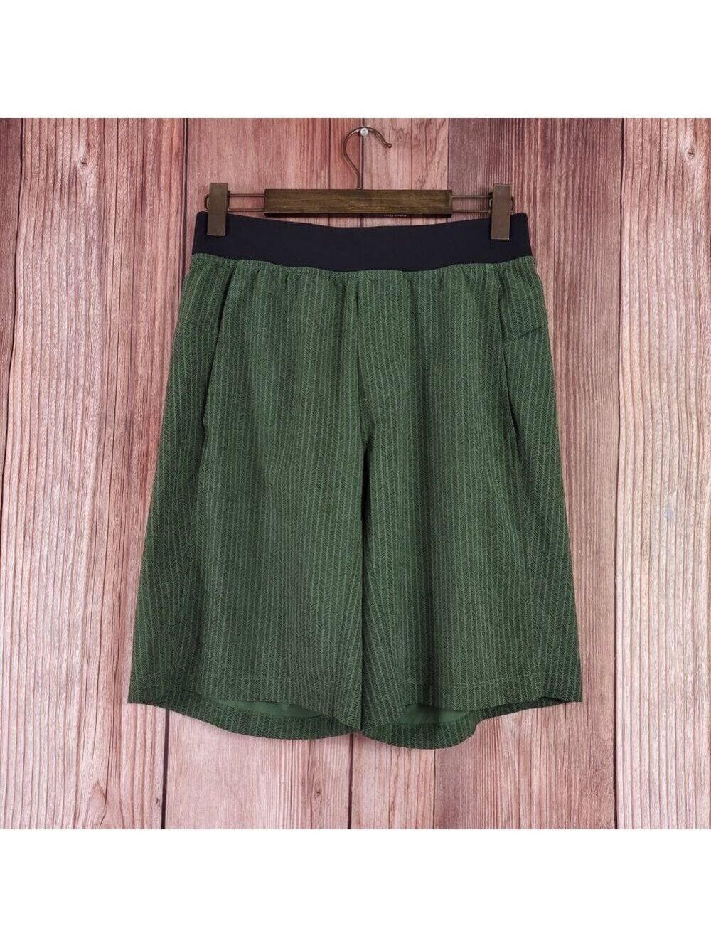 Lululemon Mens Medium T.H.E. Linerless Shorts Green Chevron Herringbone